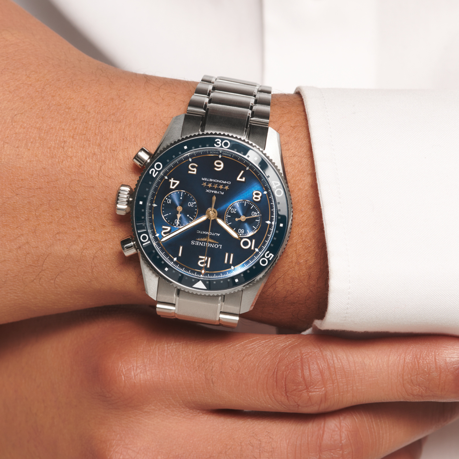 Longines Conquest Edelstahluhr am Handgelenk getragen